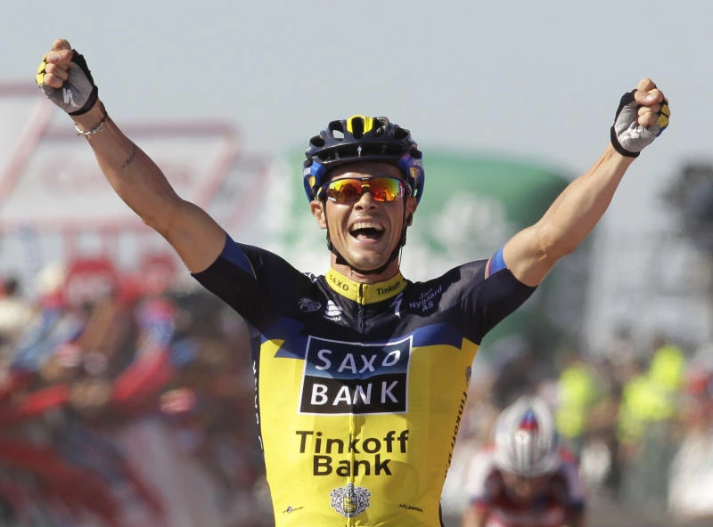 Roche wins Vuelta 2nd stage, Nibali leads
