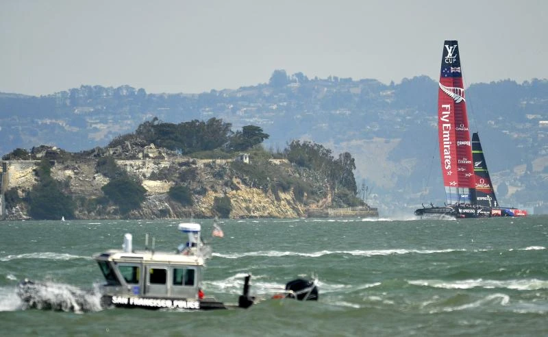 Team New Zealand grabs lead over Luna Rossa