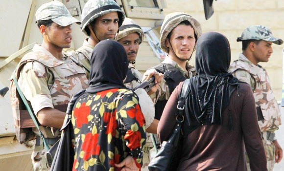Egyptian groups seek truce with army