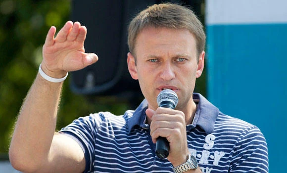 Moscow allows Navalny to run for mayor