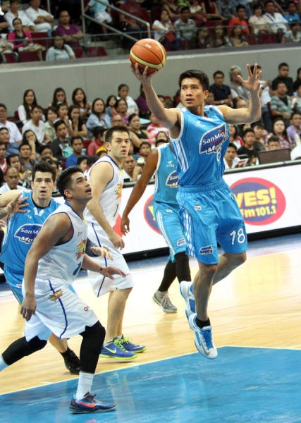 Yap snaps slump, San Mig crushes Talk 'N Text 118-99