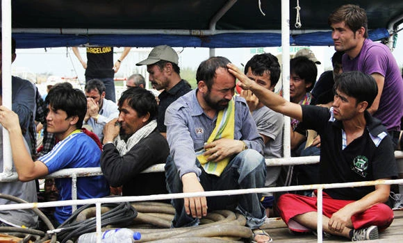 Australia arrests five ‘people smugglers’