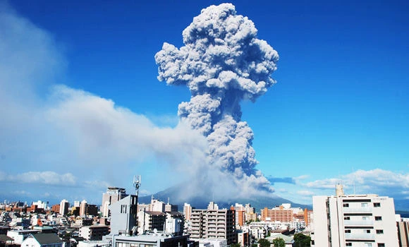 Volcanic eruption coats Japanese city with ash