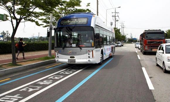 S. Korea tests ‘electric road’ for public buses