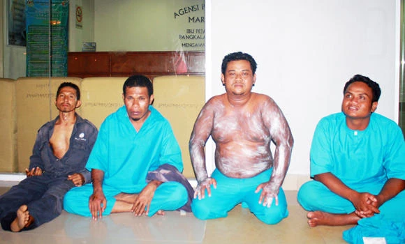 Boat sinks off Malaysia, 32 Indonesians missing