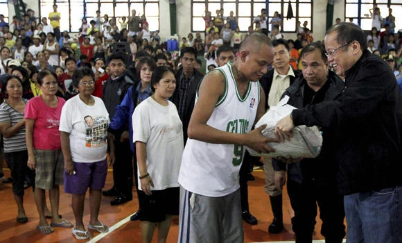 More rain adds to misery in flooded Philippine capital