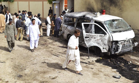 Suicide bomber kills 25 at funeral in Pakistan