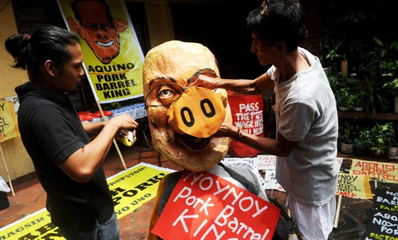 Thousands of Filipinos protest against corruption