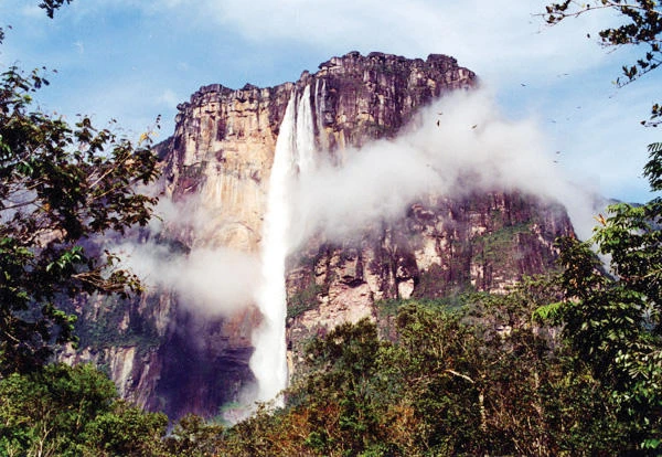 After years of neglect, Venezuela tries to win over tourists