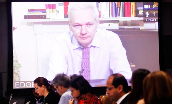 Assange leads offbeat race to Australian elections