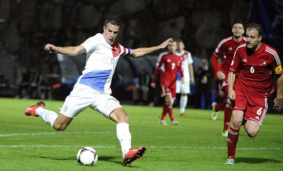 Dutch beat Andorra 2-0, qualify for Brazil