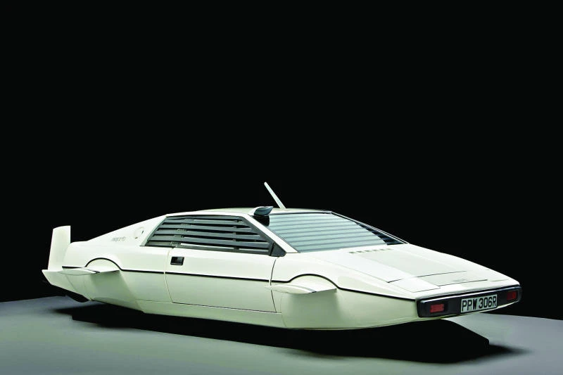 James Bond sub car sells for £550,000