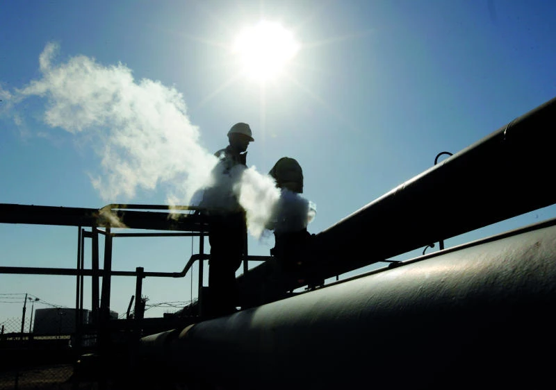 Oil prices extend sharp falls