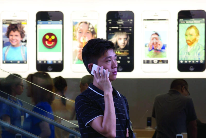 iPhone faces challenge in crowded Chinese market