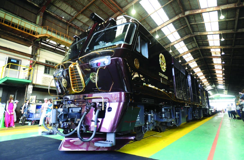Japan railway unveils super-luxury train