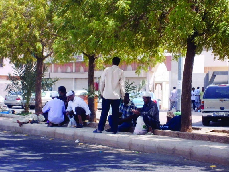 Foreign workers crowd offices as grace period nears end