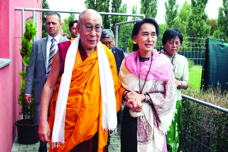 Dalai Lama urges Myanmar monks to shun violence