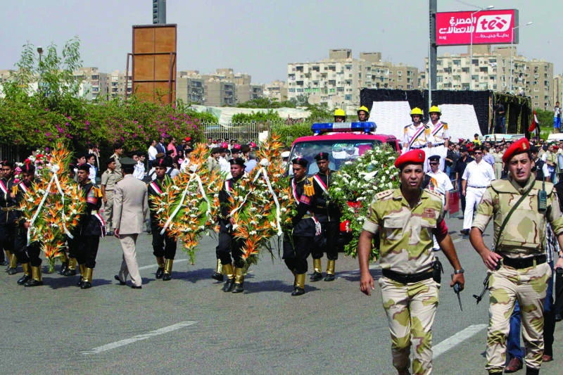 Egypt forces hunt militants