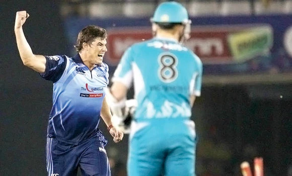 Titans hold nerve in see-saw encounter