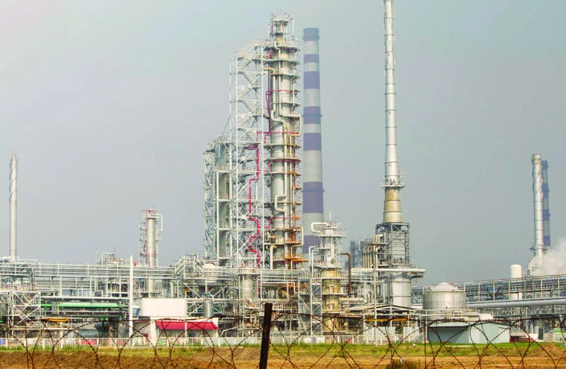 Oil prices seesaw in choppy trading