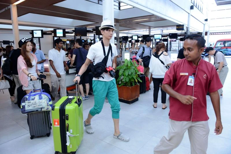 Chinese tourists make a splash in the Maldives