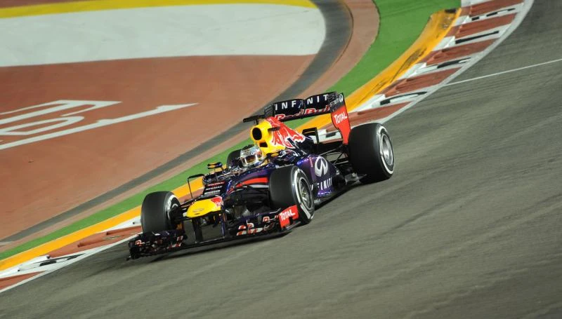 Brilliant Vettel powers to Singapore pole