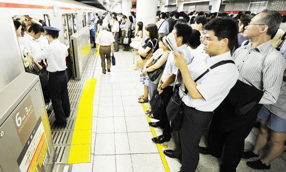 Clockwork precision on the Tokyo subway