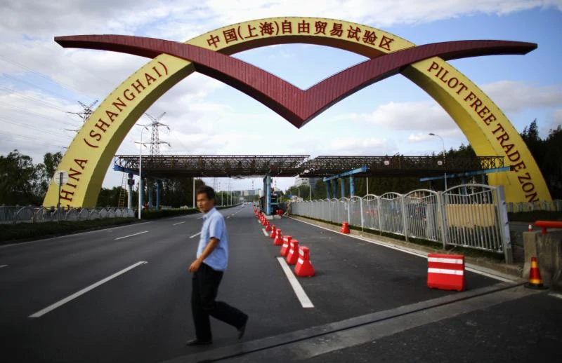 Foreign firms win trade zone licenses