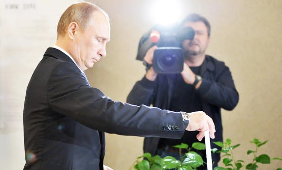 Putin critic takes on Kremlin rival in Moscow polls