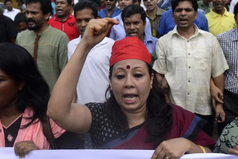 Bangladesh shut amid nationwide strike