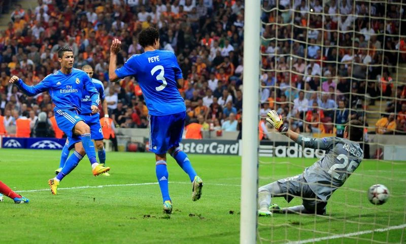 Ronaldo dazzles in opening night goals bonanza