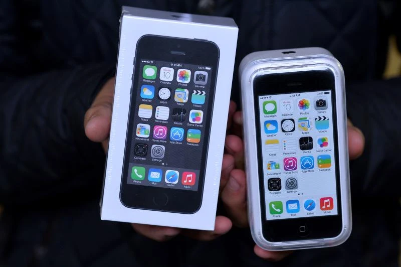 Asia snaps up Apple’s first gold-colored iPhone
