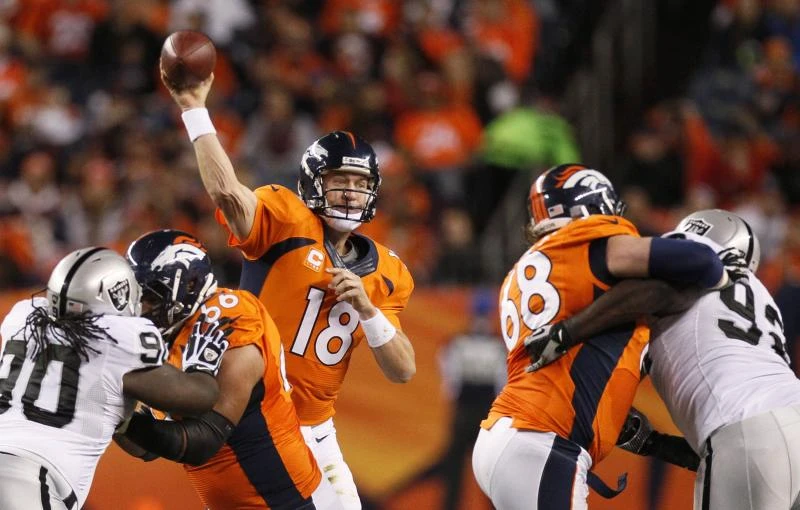 Manning leads Broncos to rout of Raiders