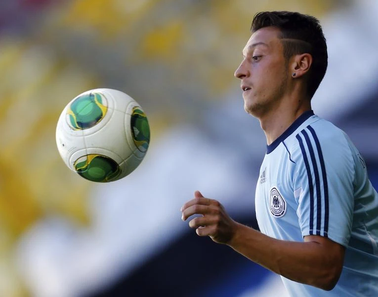 Stage set for Ozil to launch his Arsenal career