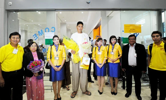 Myanmar’s tallest man returns home after surgery