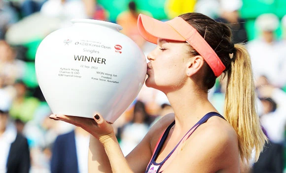 Radwanska rallies to claim third title in Korea