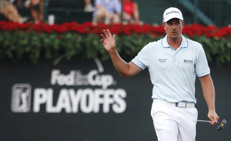 Stenson builds 4-shot lead at Tour Championship