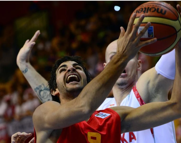 Rubio, Gasol lead Spain past Poland