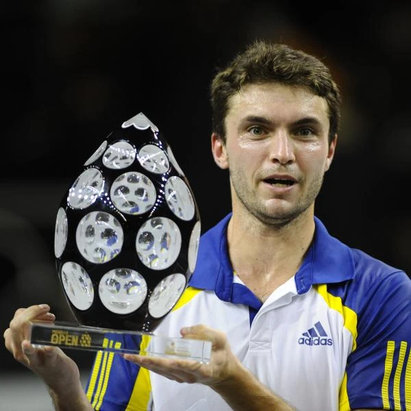 Simon upsets Tsonga in all-French Moselle final