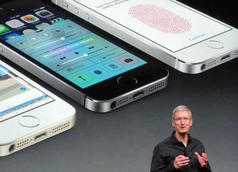 Apple shares hit hard on iPhone disappointment