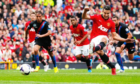 Van Persie, Rooney propel United to 2-0 win