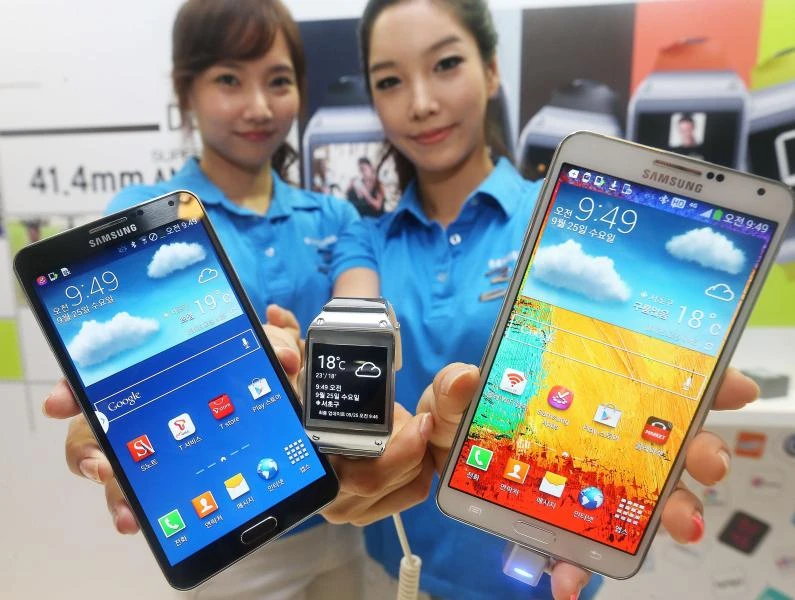 Samsung dazzles phablet followers with more girth, size