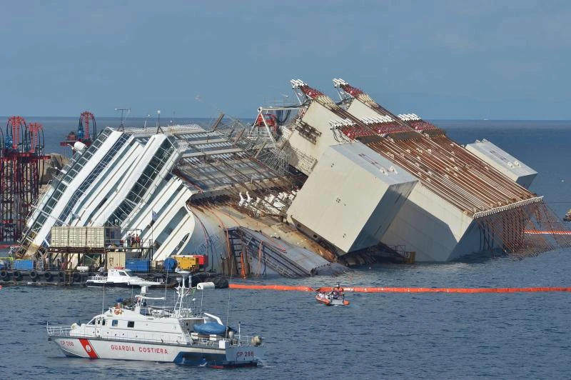 Shipwrecked Concordia wrested off Italian reef