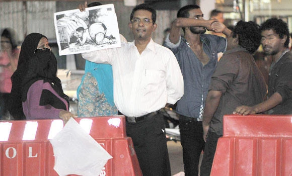 Maldives officials clash over elections