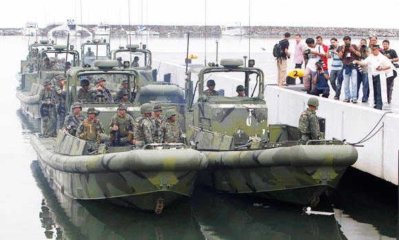 Manila gets US patrol boats to fight rebels