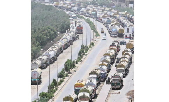 Pakistan resumes overland NATO oil supplies to Afghanistan