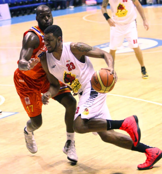 Meralco advances to Final Four, Alaska derails San Mig