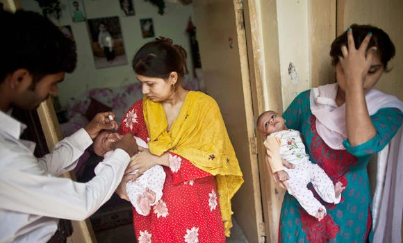 Polio breaks out amid militant threats in Pakistan