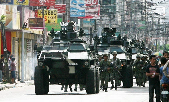 5 Philippine soldiers held for looting amid city battle