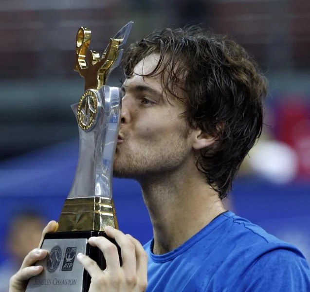 Sousa clinches first ATP win for Portugal
